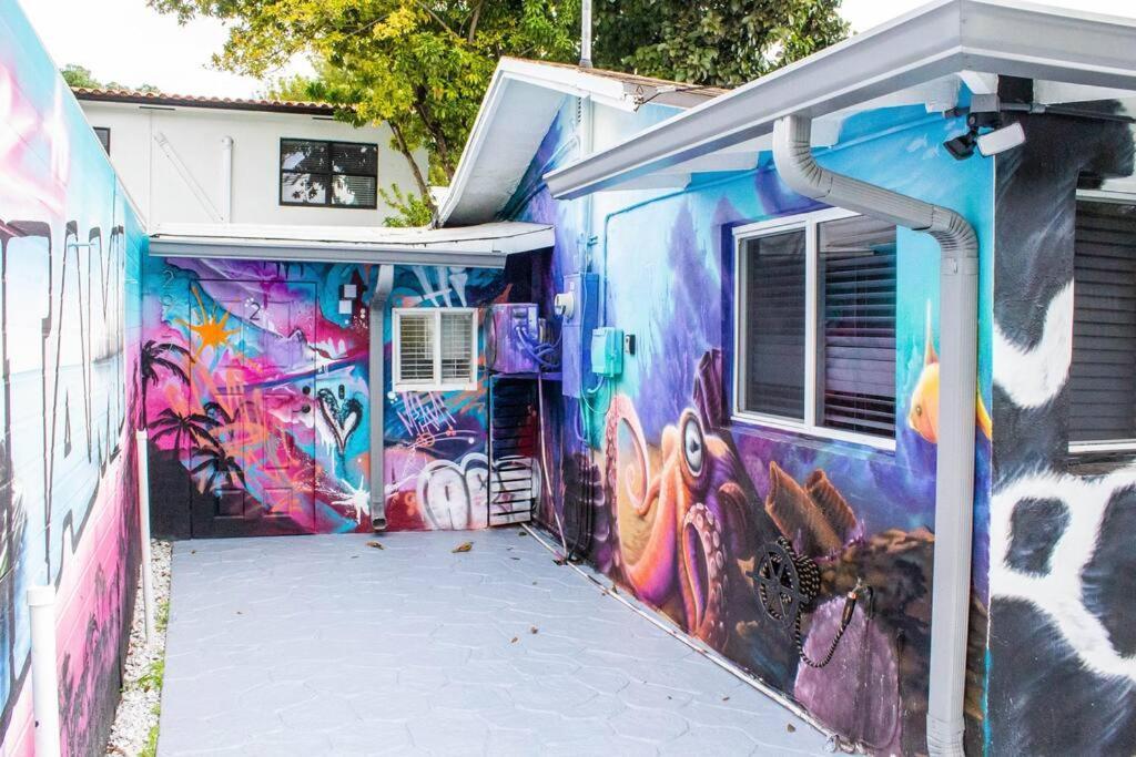 Cozy & Colorful Miami Art Canvas W/Hottub & Murals Exterior photo